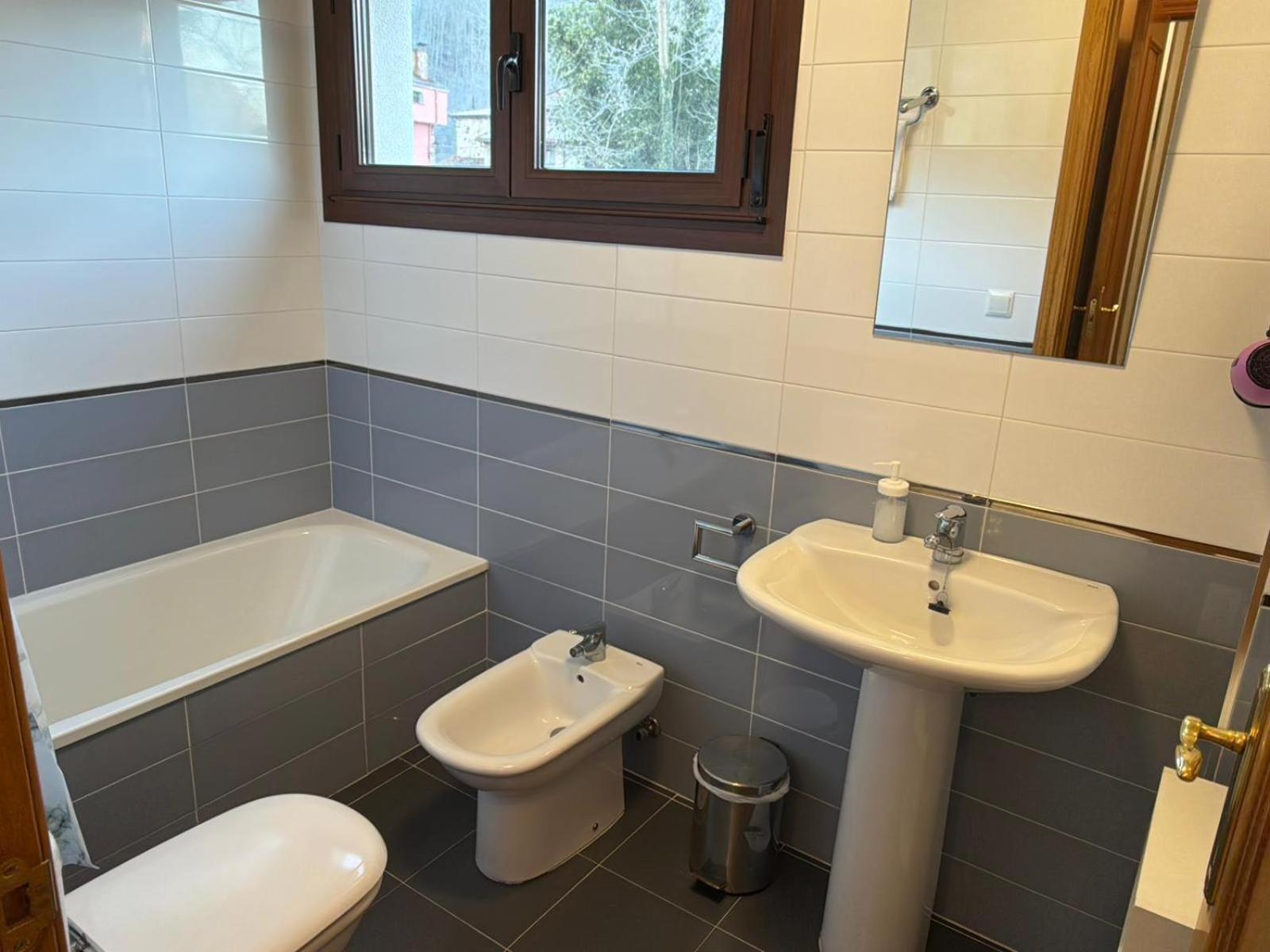 Apartamentos El Caxigu Arenas De Cabrales Eksteriør bilde