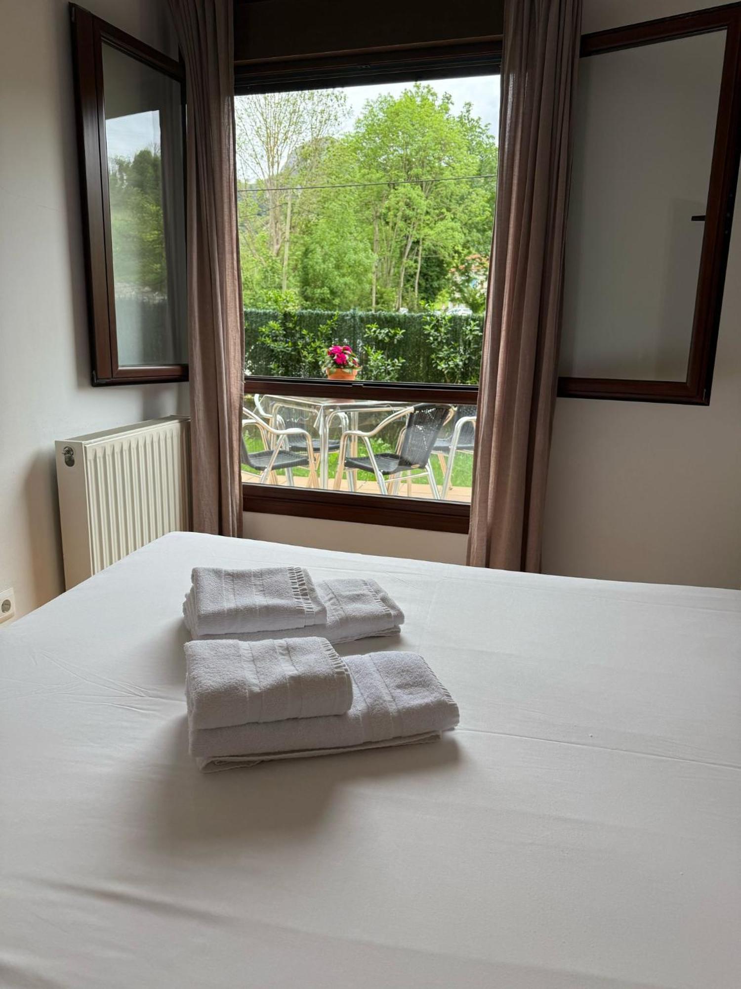Apartamentos El Caxigu Arenas De Cabrales Eksteriør bilde